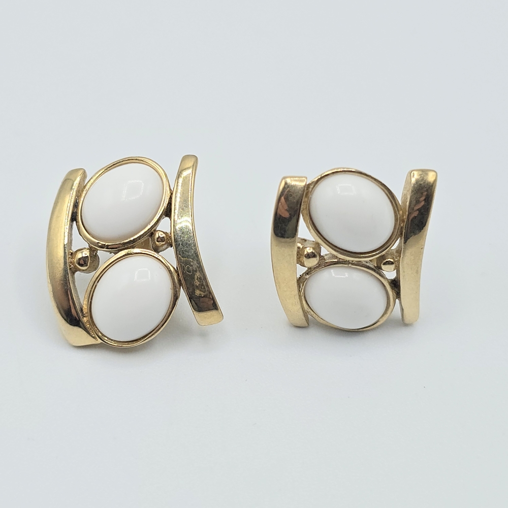 Vintage Trifari Gold Tone White Cabochon Clip On Earrings Mid Century MCM